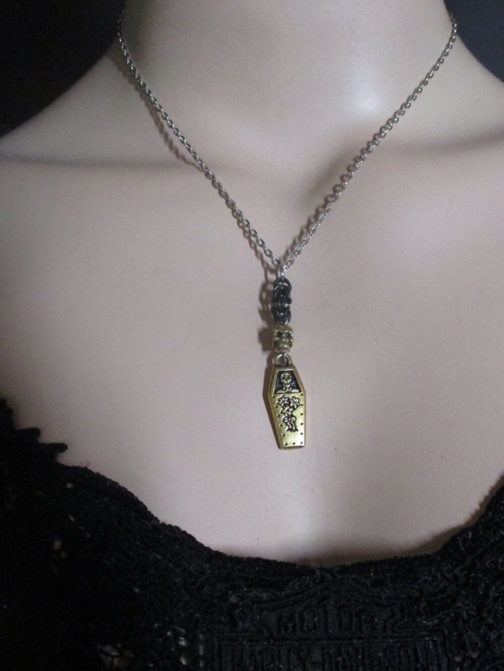 3D Skull & Coffin Halloween Vampire Necklace Gold Day of Dead Celebration Life
